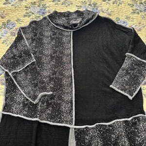 Ozai N Ku top, Small, NEW, Black & White